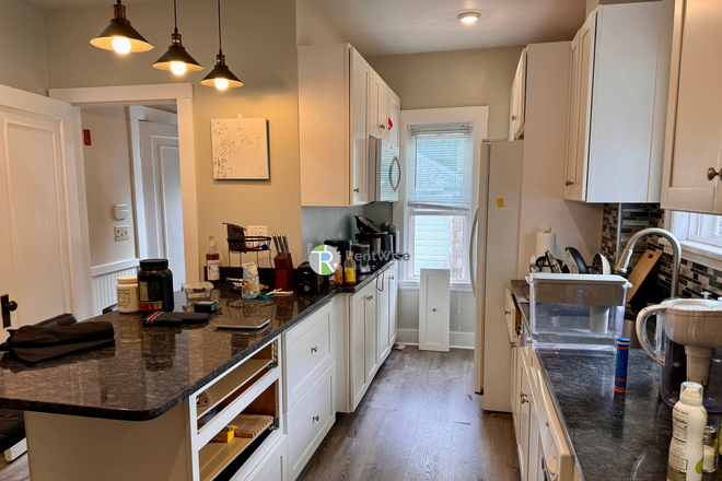 1 - JUNE 2027 | Somerville 3 Bed, 1 Bath Duplex | Water Included | No Broker Fees! Duplex