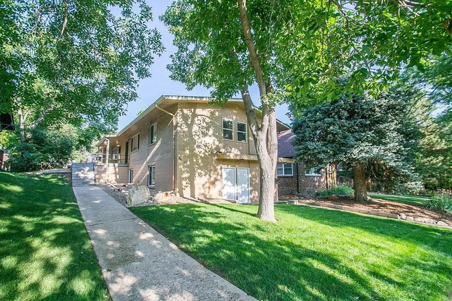 Side - Single Bedroom for Rent on the Hill!! Apartments