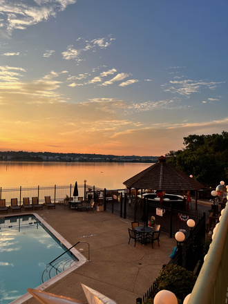  - ONE BEDROOM; STUDIO;   river front Marina Towers; less than 2 miles from   VT INNOVATION