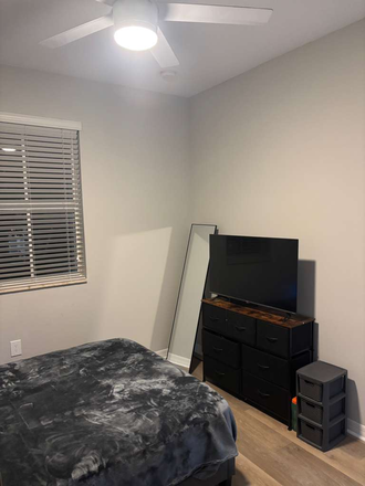 Bedroom - Townhouse close to campus, looking for roommate