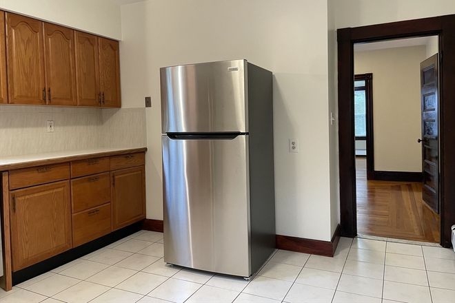 kitchen - HUGE 2 bed / 1 Bath with laundry in unit and parking! Available NOW!!! Apartments