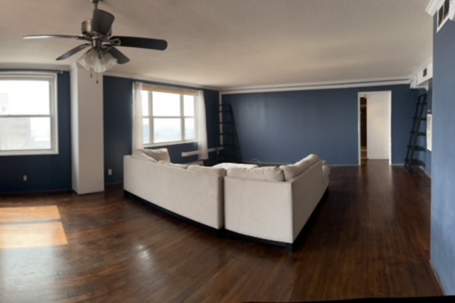 Living Room area - Large 2 Bedroom Apt,  walking distance to University of Baltimore, on Shuttle route to UMD & Hopkins