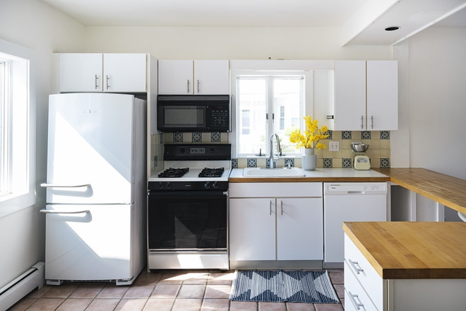 Kitchen #1 - Peaceful 2BR/1.5BA Townhouse near Fresh Pond – Ideal for Harvard/MIT Scholars & Professionals