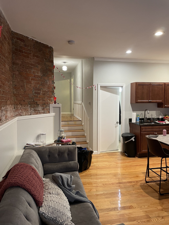 Call NOW for showings! 617-236-8600 - SALEM ST - XL *NO FEE* BI-LEVEL 3BR/1BA IN NORTH END W/ LRG BDRMS, HUGE LIVING RM, DW FOR *9/1/2025* Apartments