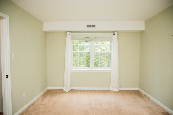 Bedroom - Balcony, Pool, Large Living Room! Condo