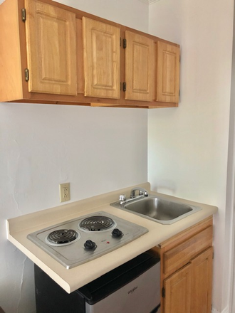 KITCHENETTE - NO BROKER FEE! SMALL AND COZY STUDIO AT 1061 BEACON STREET, BROOKLINE AVAILABLE AUGUST 1, 2026 Apartments