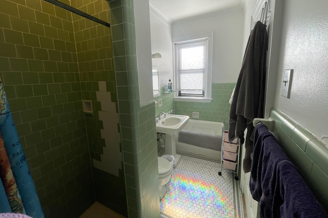 Bathroom - SPRING SUBLEASE - SPACIOUS COOLIDGE CORNER APARTMENT