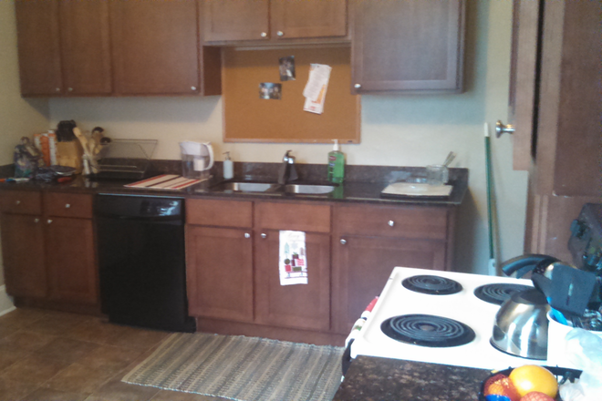 Kitchen - 1816 Dayton Avenue - Spacious and Charming updated 4 Bedroom Duplex Duplex