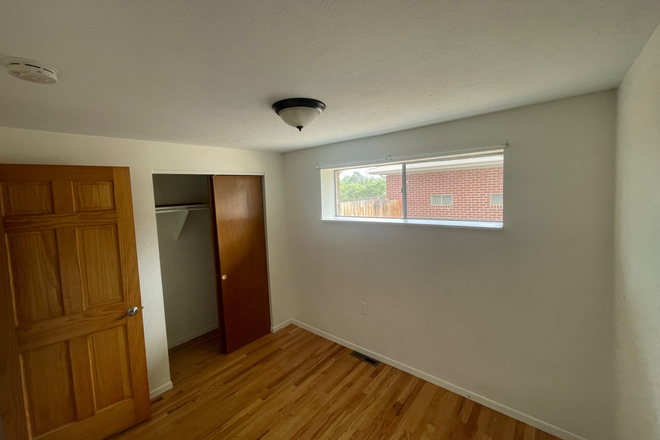 Upstairs bedroom - Two rooms for rent House