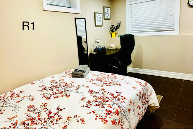 R1 bedroom - Private room (R1) near UTM.