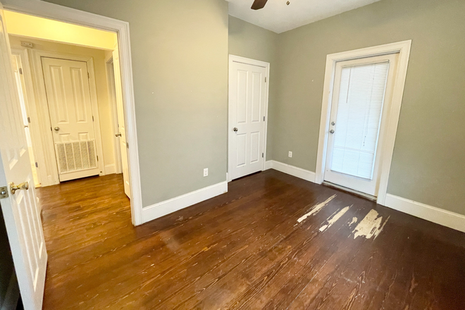 Entrance - Spacious 4 bed 2 bath!