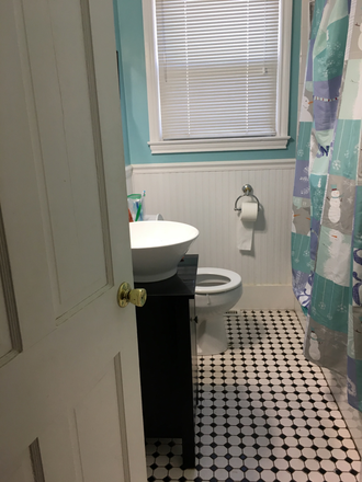 one bathroom - Room in shared private home, close to bus and campus