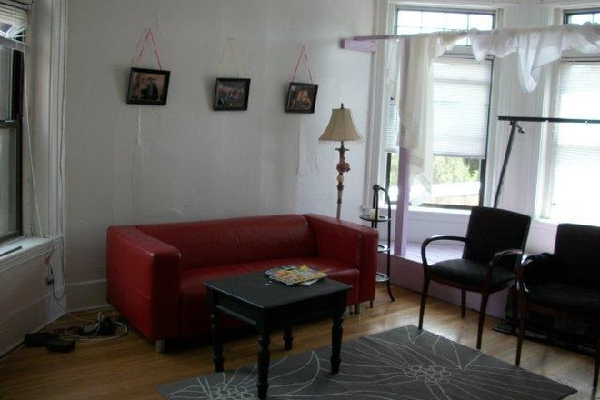 Call NOW for showings! 617-236-8600 - BEACON ST - HUGE *NO FEE* CLEVELAND CRCL 5BR AVAIL *9/1/2026* W/ LNDRY IN UNIT, 2 BATH, A/C, PATIO! Apartments