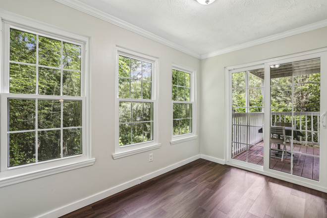 Extra living space, office that opens onto patio and is connected to living room - DECATUR DELIGHT