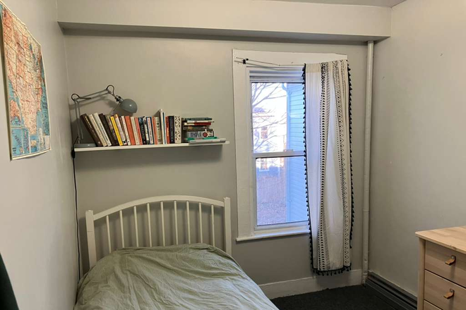 befroom - Fully furnished bedroom in newly renovated 4 bedroom 2 bathroom apartment