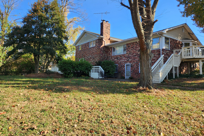Back of House - Fully Furnished Private Room - EZ Commute to UMD — Perfect for Graduate Students/Faculty/Staff! House