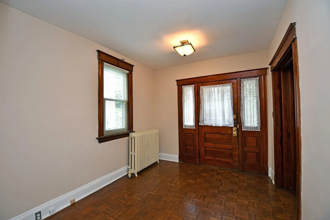 Foyer/Dining - 652 Probasco St - 6 beds 2 baths (August 2026 to July 2027) House