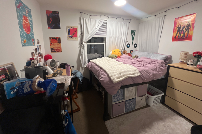 Bedroom - South Campus Commons 3 (close to Baltimore Ave)