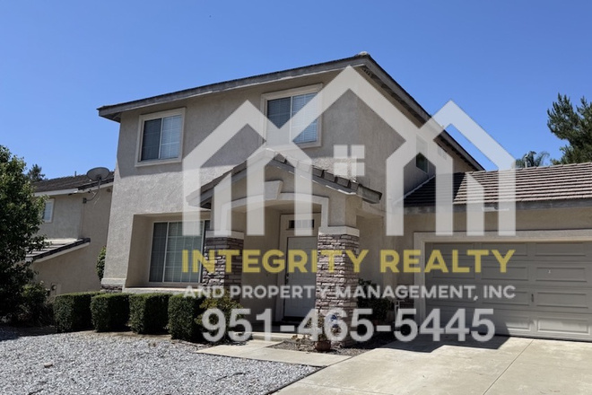 1 - GREAT HOME NEAR UCR