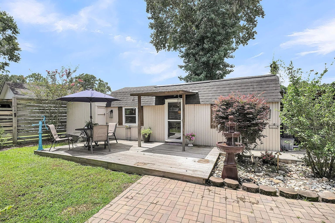 front of cottage - 3591 Bayou Rd. Centrally Located, close to Downtown, Biking Trail, Park, Boating  on a tidal creek House