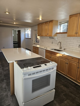 Kitchen - Spacious, updated 3 bd, 1 bath, utilities included Apartments