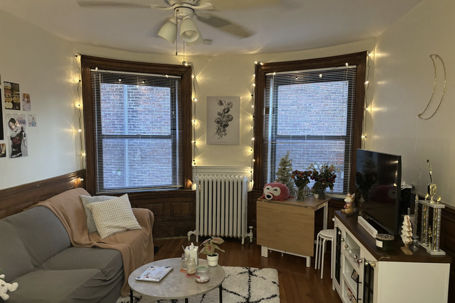 Living room - 2 bedroom close to campus (I am looking for 1 roommate)