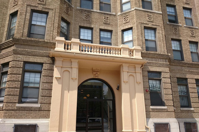 Please DM for full listing if seriously interested! - Off Campus Apartment