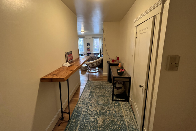 Call NOW for showings! 617-236-8600 - COMM AVE - LRG MODERN 3BR/1BA FOR *9/1/2026* NEAR BC W/ H&HW INC, LNDRY IN BLDNG, EQUAL BDRMS, DW! Condo