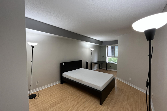 1 - 1 bed in a 3bed 1bath apartment located at Bay and Gerrard