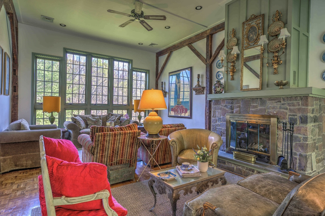 Spacious living room - Furnished 2BR barn home-Red Cliff Rd-Upper Black Eddy,PA