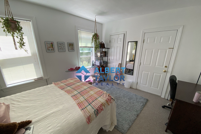 Bedroom #1 - 3 bed with MASSIVE Living Room! Professionally Managed & Renovated!!