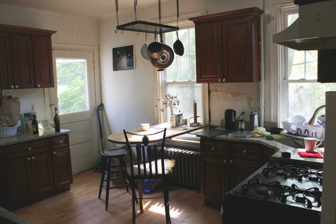 - - No Broker Fee!! Right Close to Campus! Spacious 4 bed 2 bath w/ Parking & Laundry Apartments