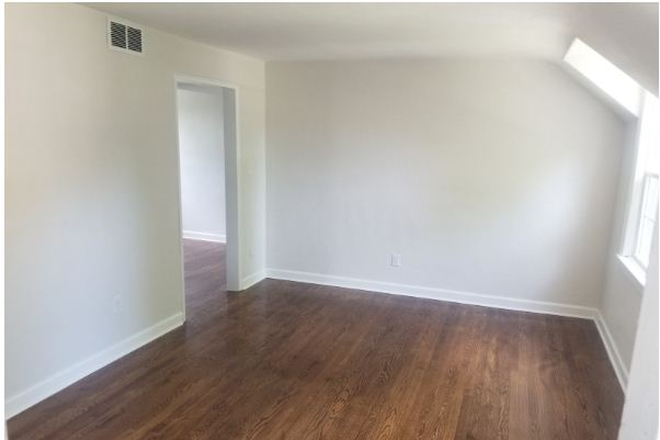 living area - Newly renovated 3 Bedroom / 1 Bath Apartment close to campus