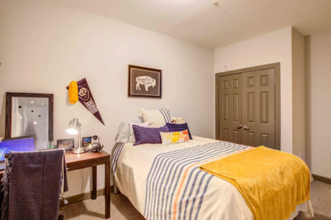 bedroom - Summer Sublease Apartments