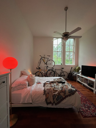 Bedroom - 2 BD 2 BA share in Grant Park Apartments