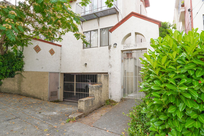  - 2 Bedroom Condo Close to UC Berkeley!
