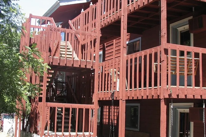 Driveway View - Apartment near campus and Pearl with two roommates