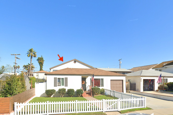  - 3 BLOCKS TO MISSION BAY! SPACIOUS 2BD/1BA TOP FLOOR APARTMENT W/ GARAGE!!! $3,095/mo