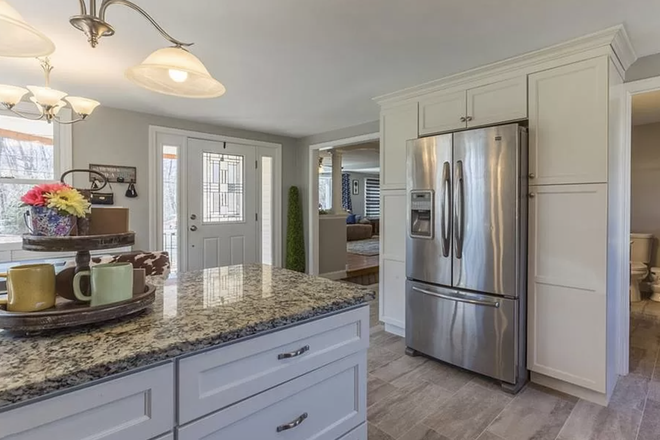 Kitchen - Spacious House Close to I-84 and minutes from UCONN Campus