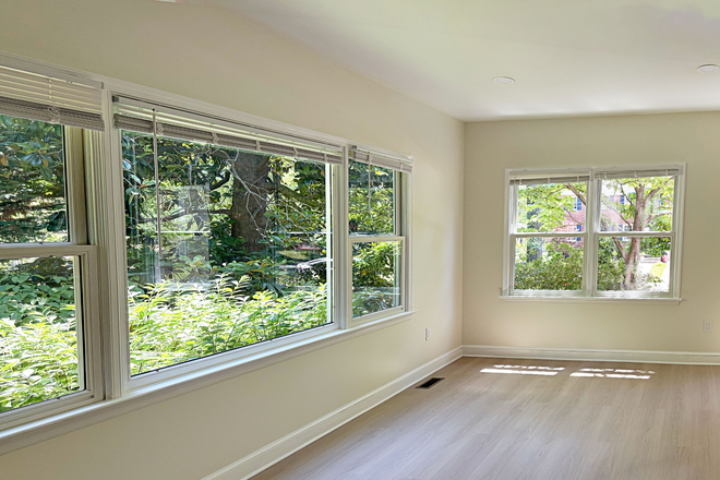 Bed area - Bright & Private Renovated Studio in Leafy University Park
