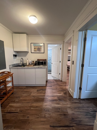 Foyer + kitchenette - Private Walkout Suite in the Heart of Decatur -