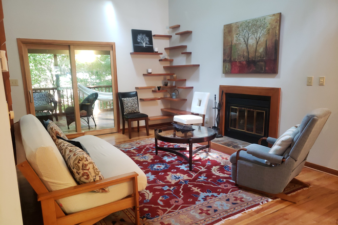 Living room, fireplace and screen porch - Single family house with garage, fully furnished, all utilities included, close to UNC & Duke