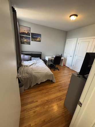 Bedroom - Apt 2 mins from T