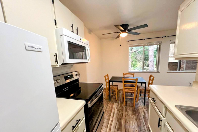 Kitchen - 1 Bed / 1 Bath at Wimbledon - Renovated Second-Floor Corner Unit Apartments