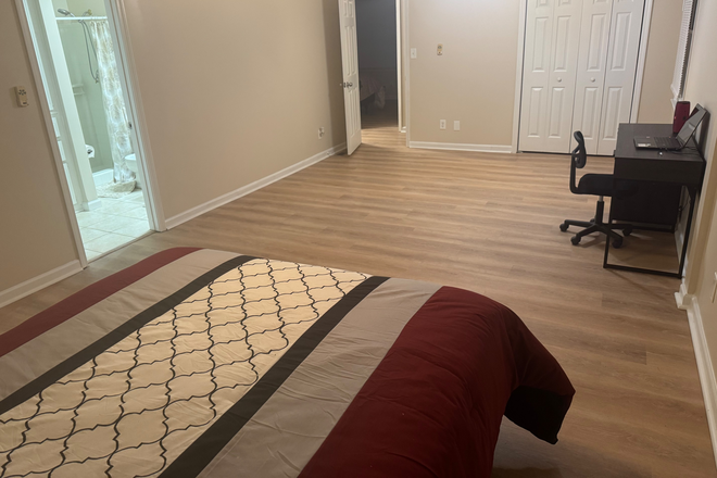 Master Bedroom - Shared Housing 5 rooms 2 bath for rent House