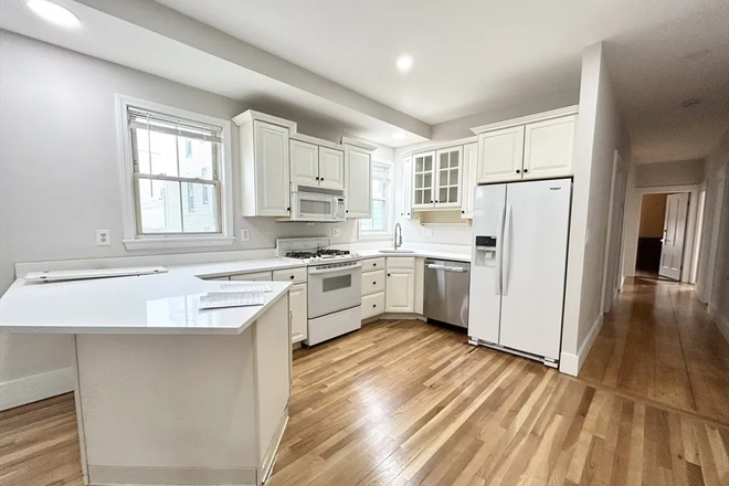 Kitchen - Apartment near JFK/UMass
