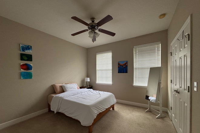 Bedroom #2 - 2 bed/2.5 Townhome in Gated Community (<5 min from Campus)