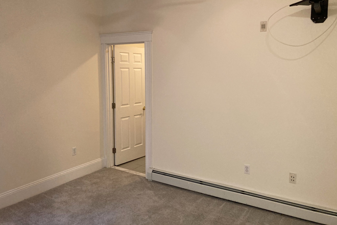 79 Westland Ave. - Westland Ave Studio or 9/1 Ht&Hw Incl, Laundry Apartments