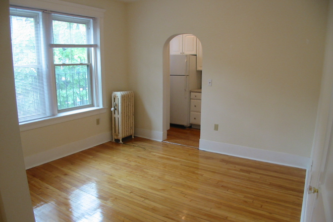 1 - Conveniently located top floor apartment next to Harvard campus