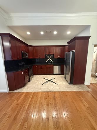 Call NOW for showings! 617-236-8600 - TEMPLE PL - *1/2 FEE* LUXE 2BR IN DOWNTOWN X-ING *AVAIL NOW* W/ 2 BATH, ELEVATOR, W/D IN UNIT, A/C Apartments